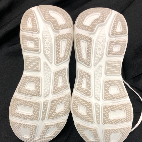 Hoka Women's All-White Sz 8 B Bondi 9 Sneakers - Picture 7 of 7